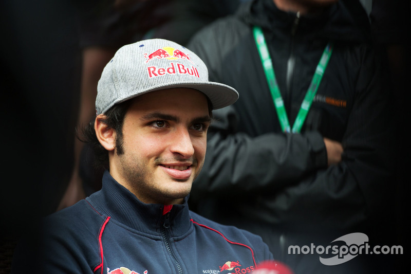 红牛二队逆转雷诺车队，塞恩斯扛起全队