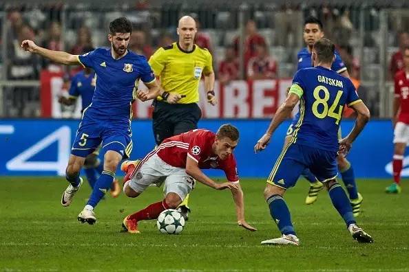 爱游戏-里昂轻取勒沃库森，阿圭罗点燃赛场