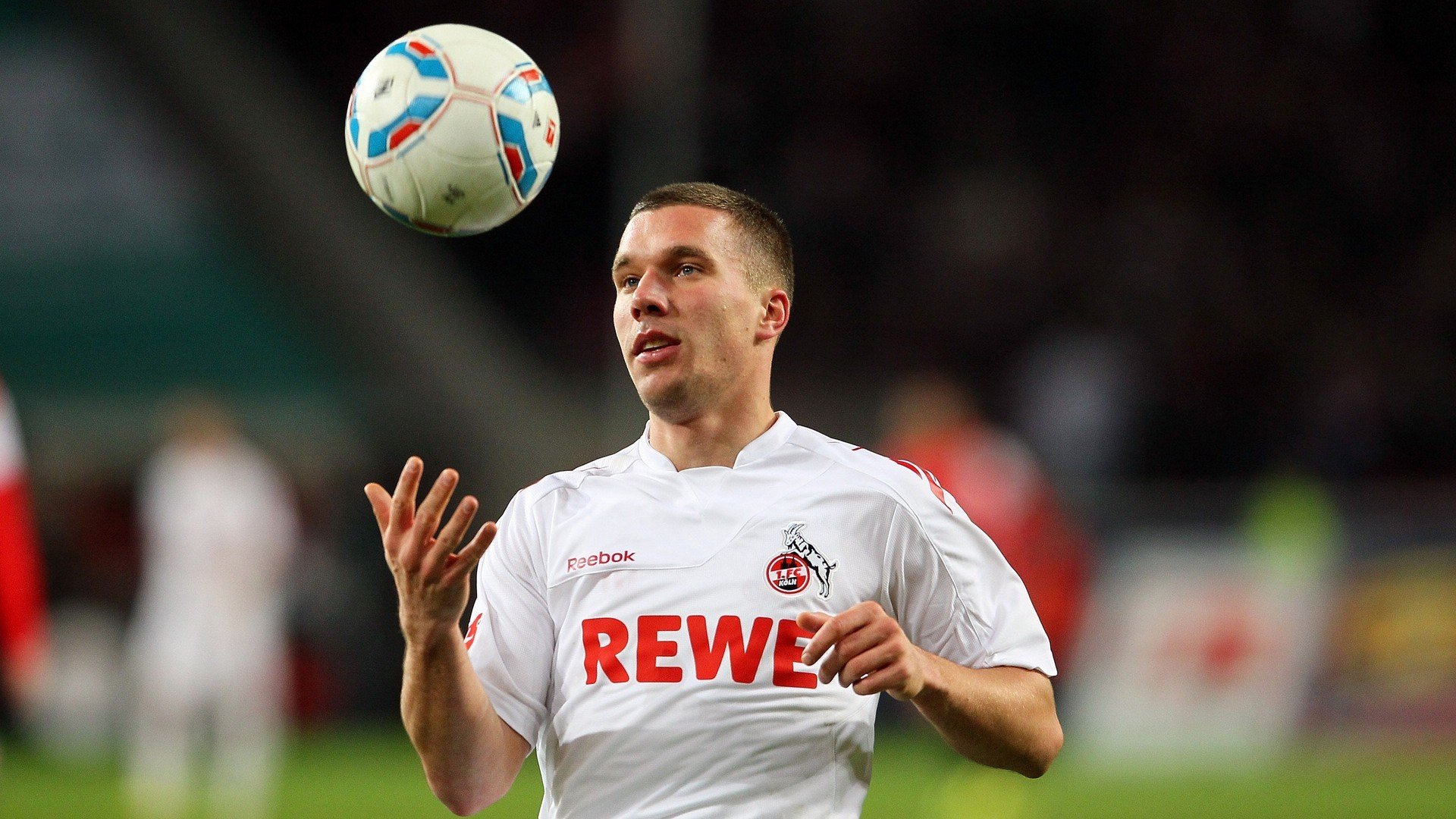 爱游戏tv-梅赛德斯惊天逆转法拉利，勒克莱尔火热状态难掩败局