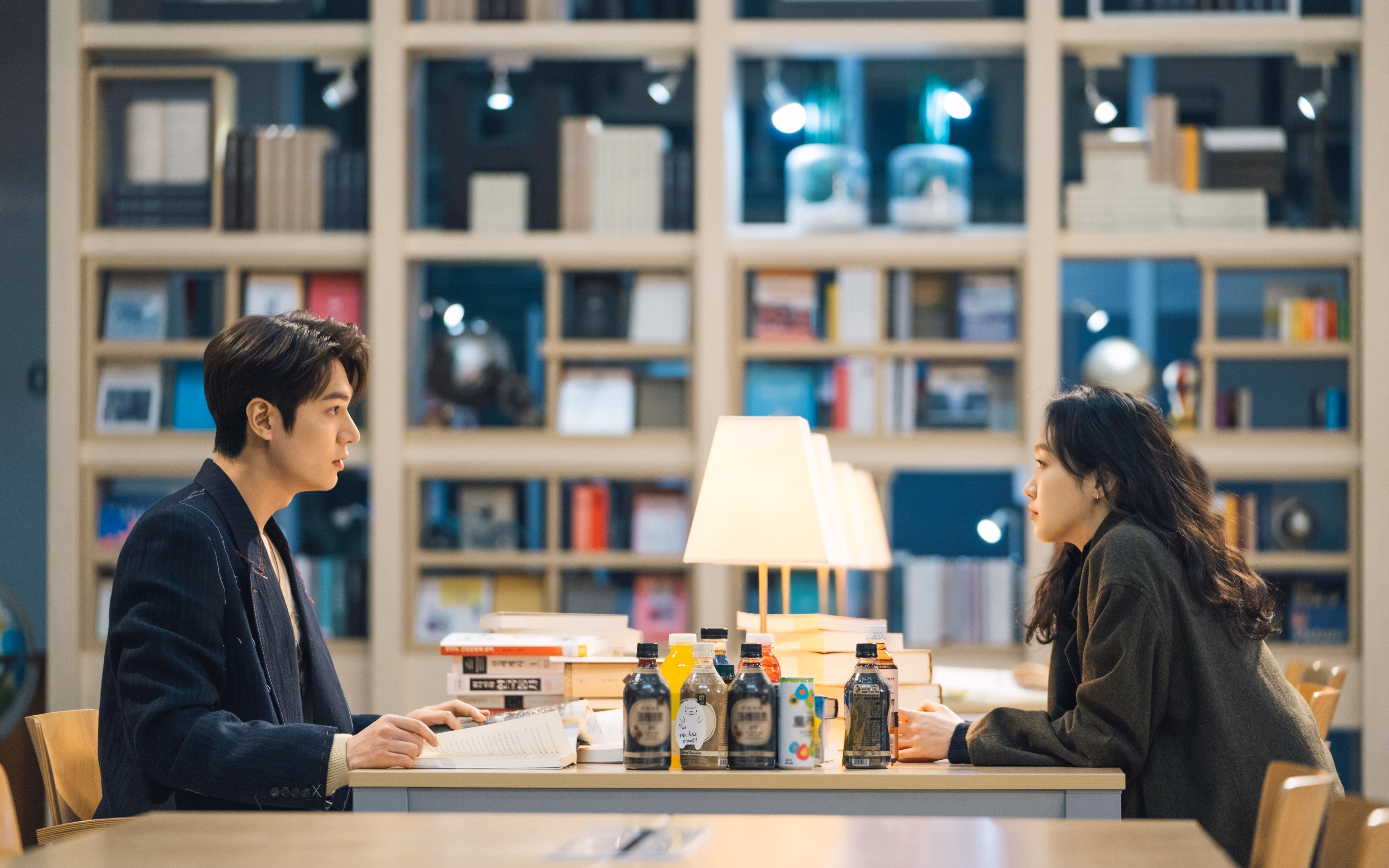 唯一性的双重奏，芬兰爆冷胜墨西哥与坎特主宰英超争冠的奇迹时刻