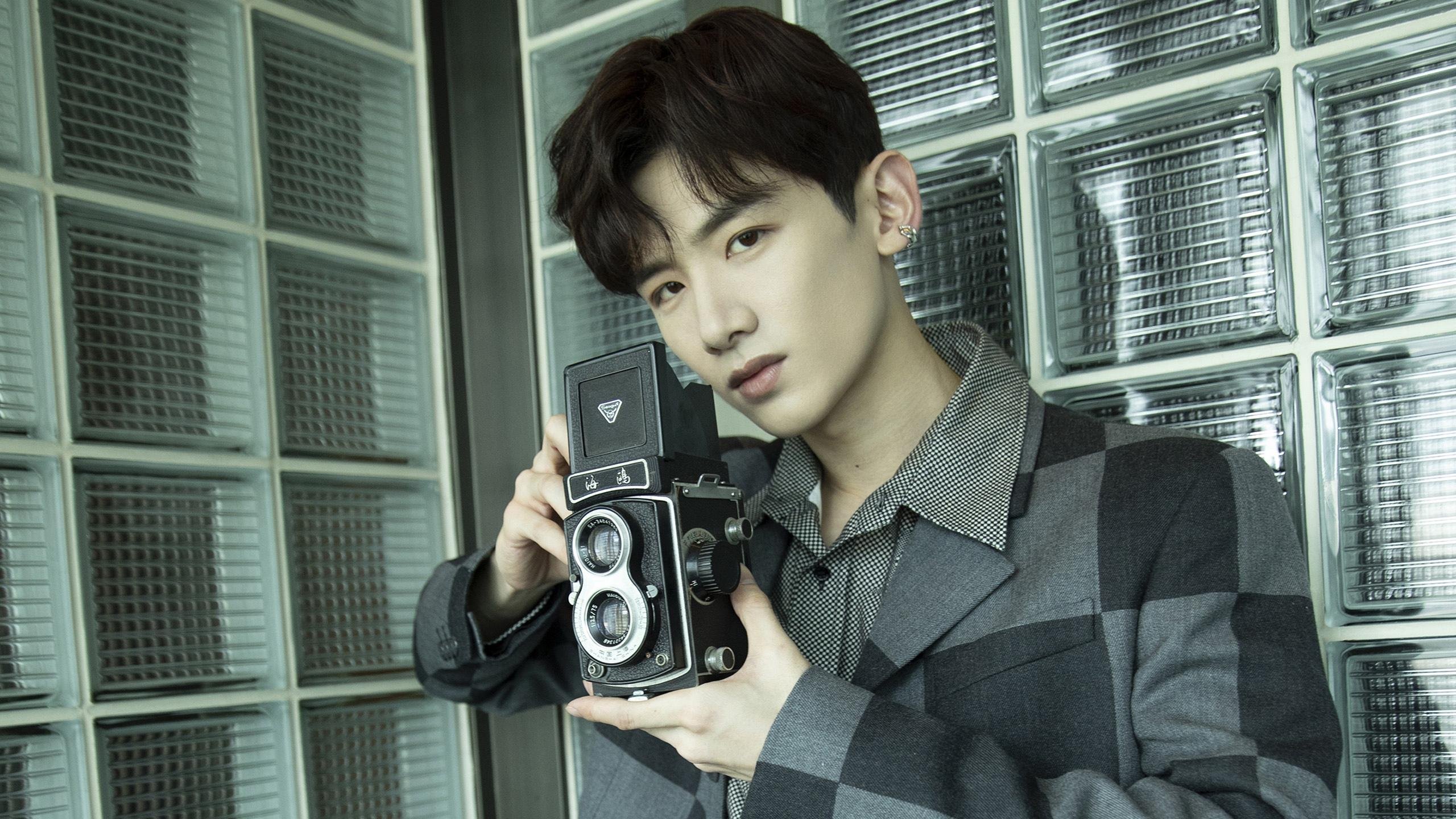 轮胎与坦克，当F1引擎在巴林轰鸣，世界在另两条战线上突围